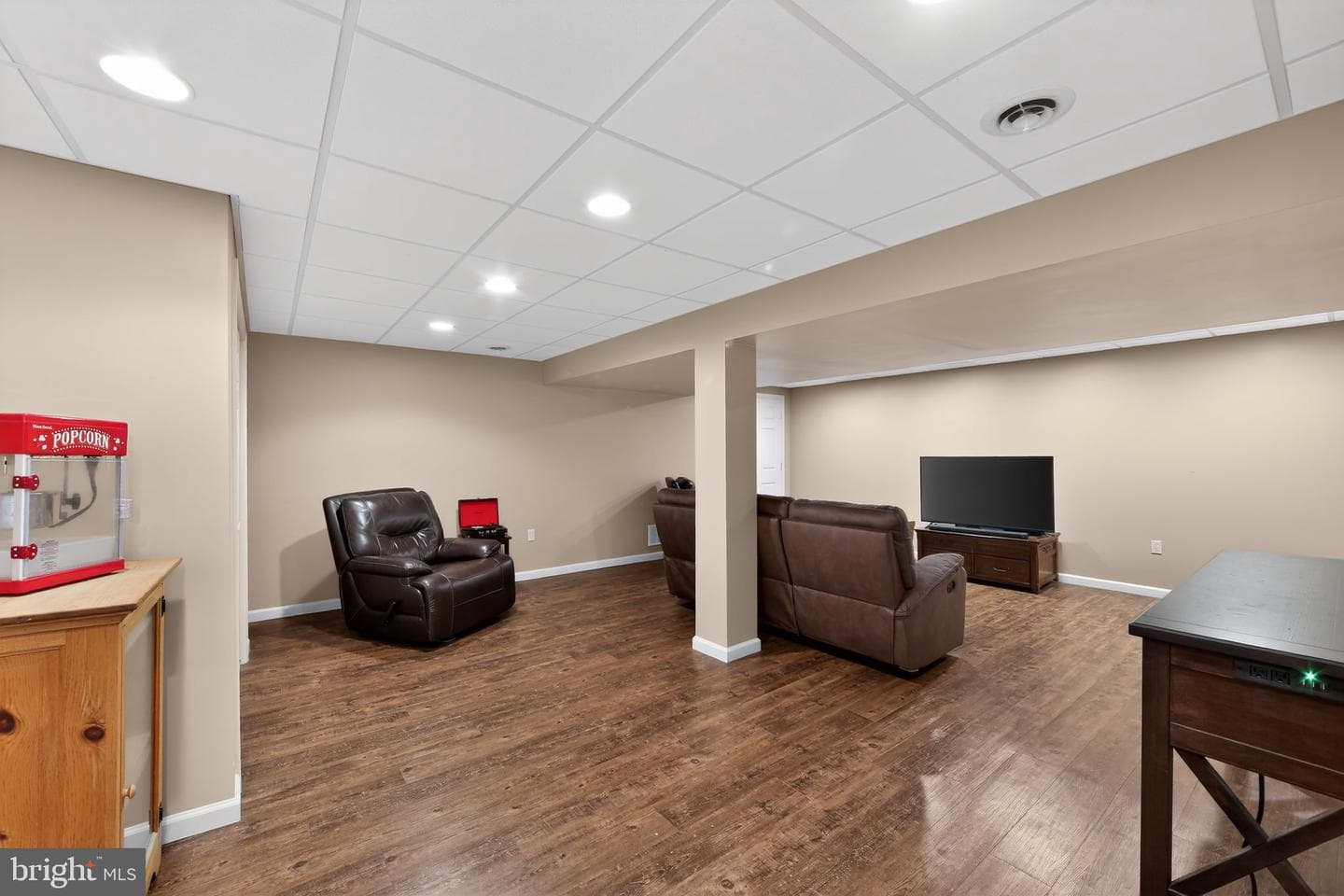 401 Russell Avenue photo 30