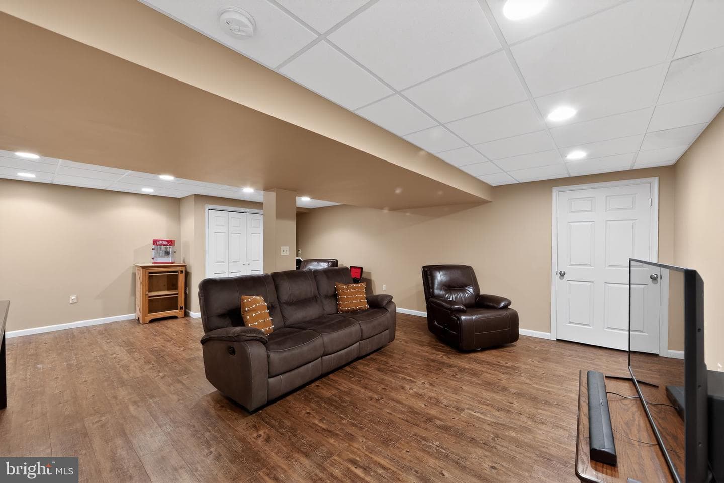 401 Russell Avenue photo 32