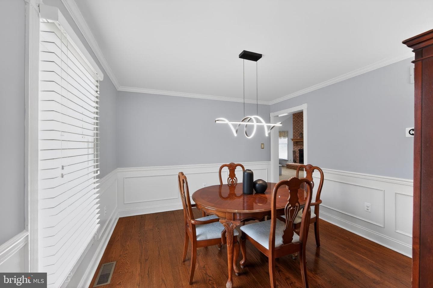 401 Russell Avenue photo 9