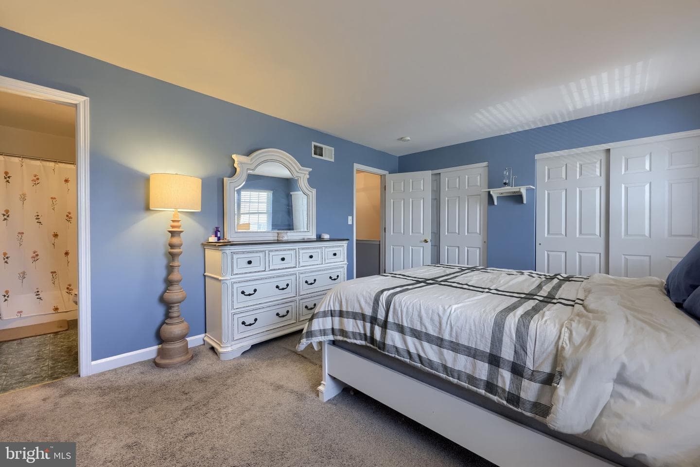 105 Canberra photo 19