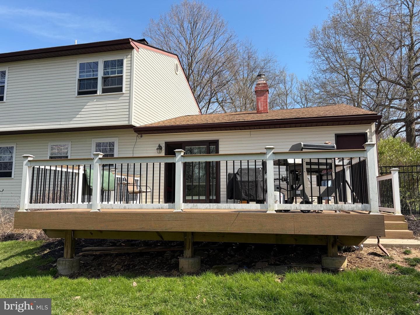 16 Matthew Drive photo 3