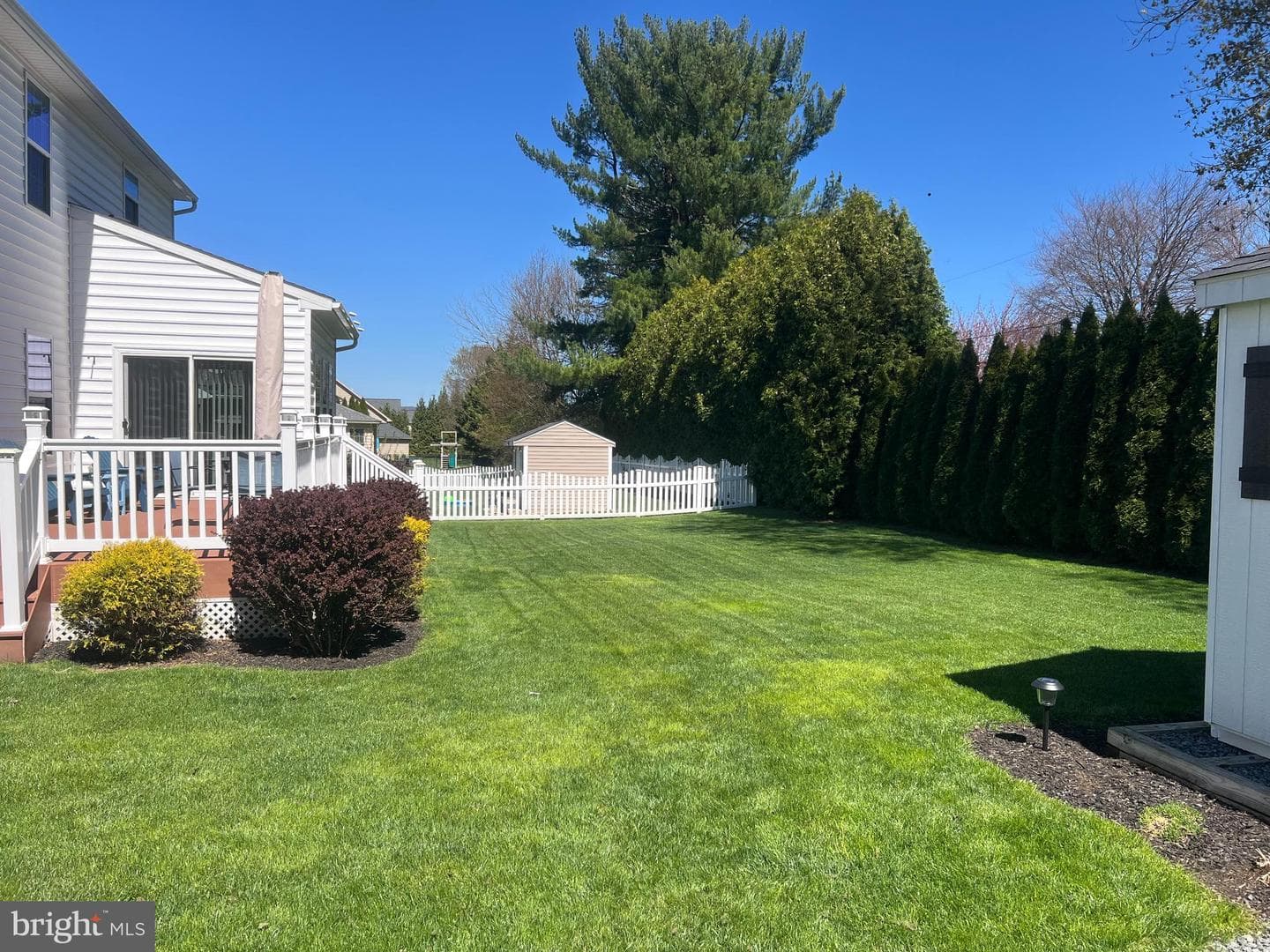 1668 E Thistle Drive photo 3