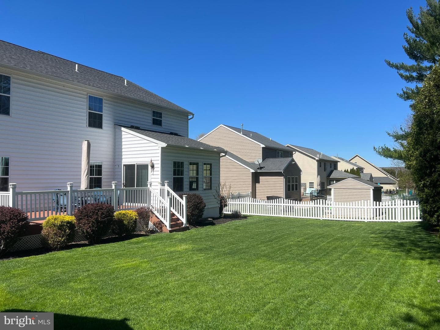 1668 E Thistle Drive photo 5