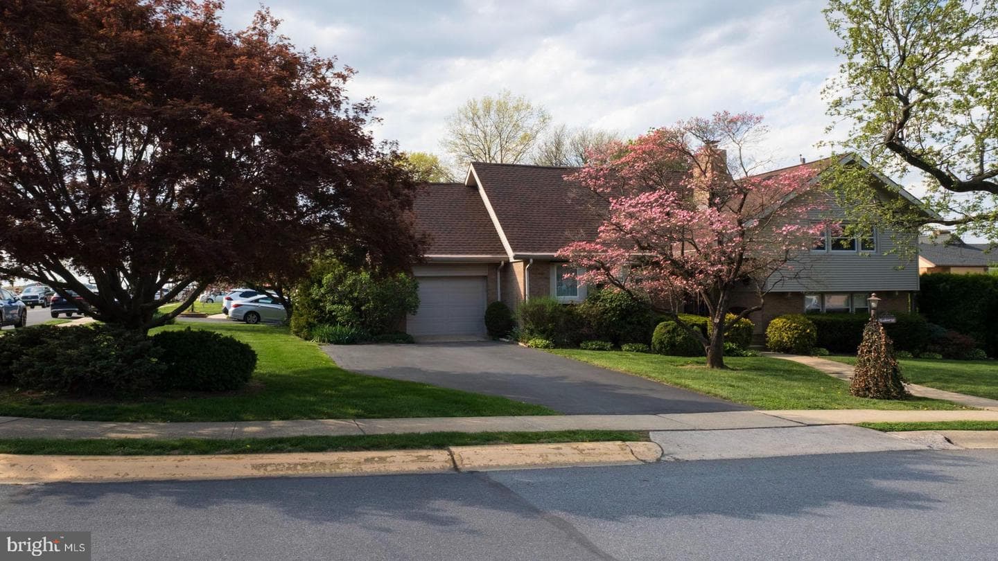 517 Berks Place photo 3