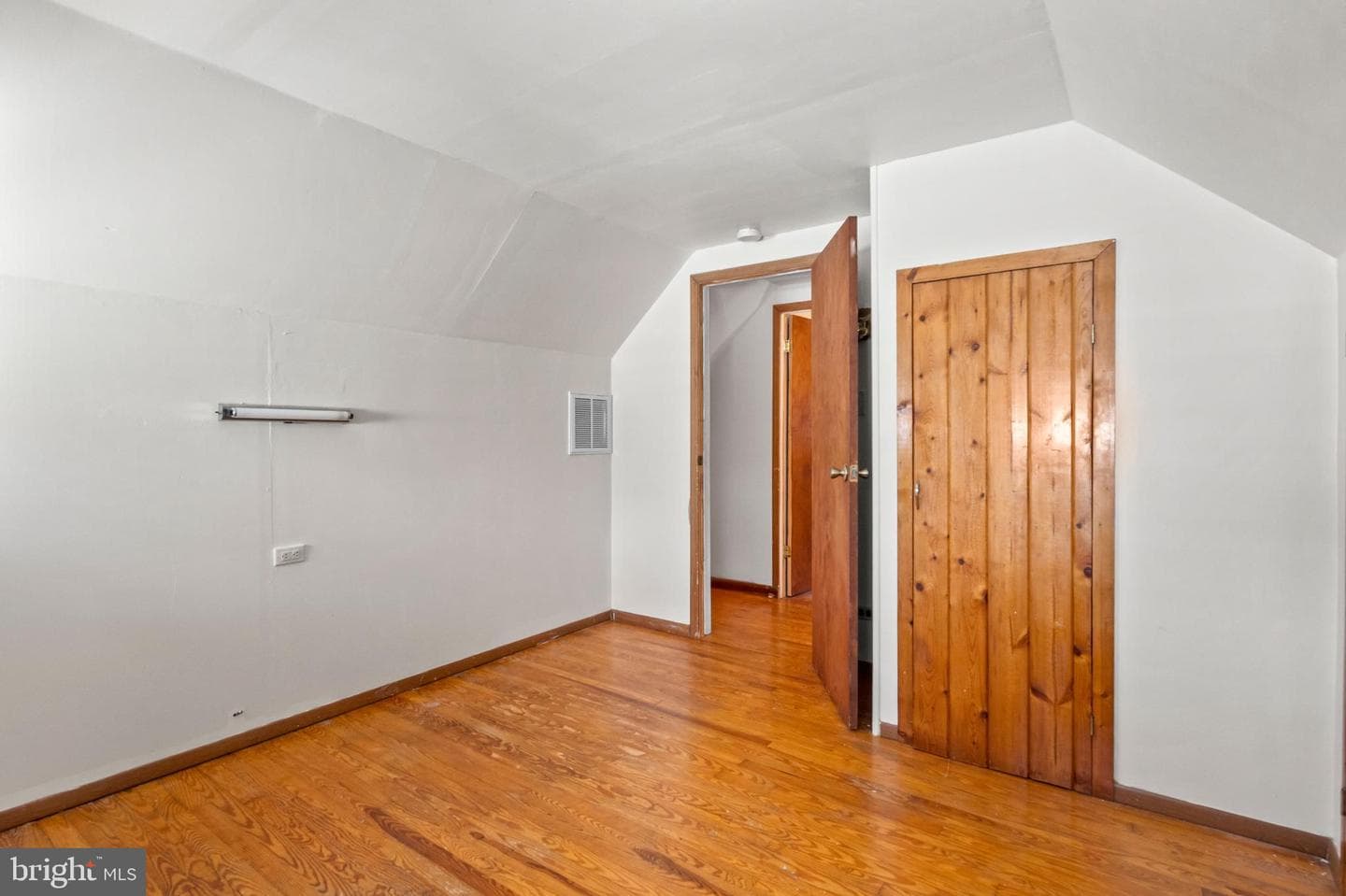 705 Hartman Avenue photo 22