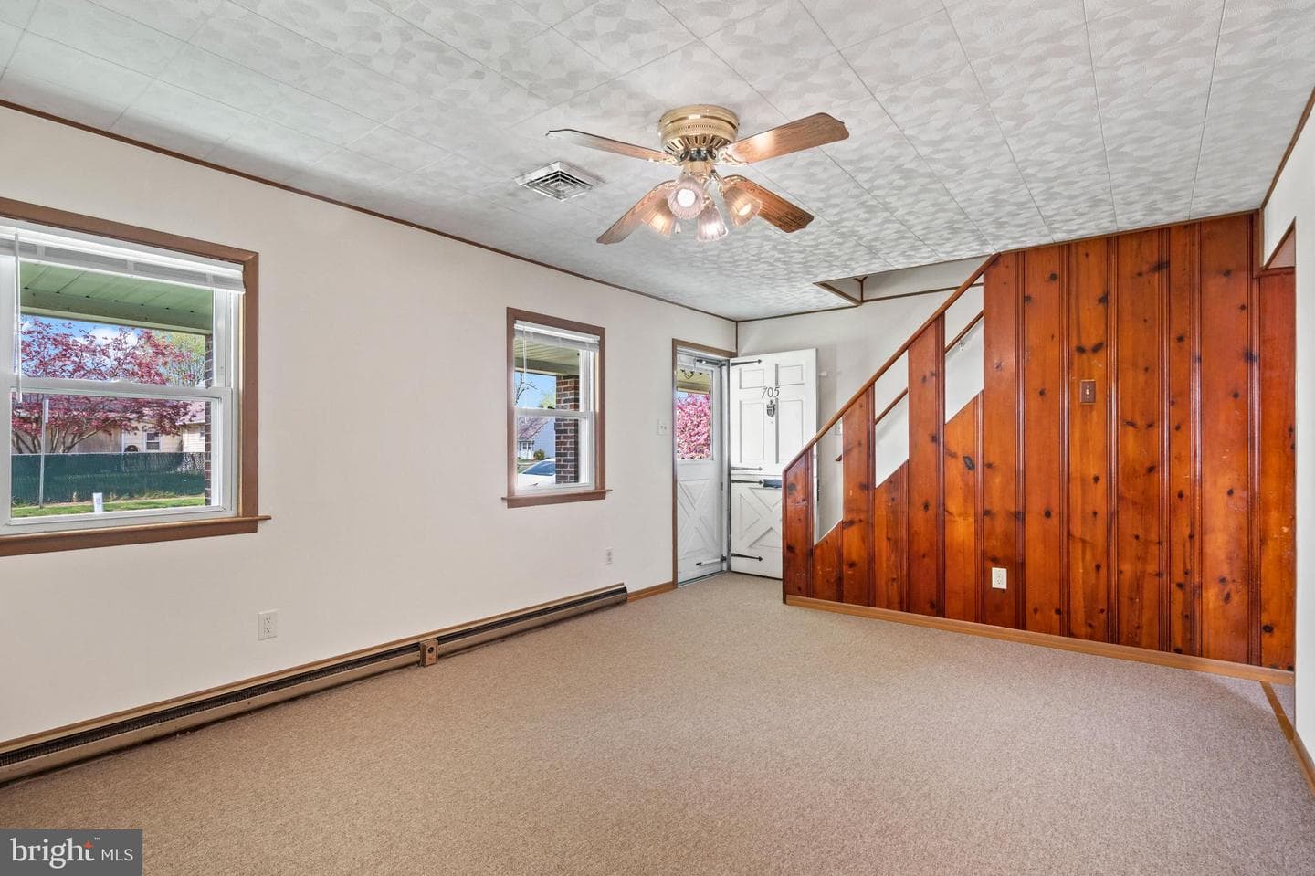 705 Hartman Avenue photo 6