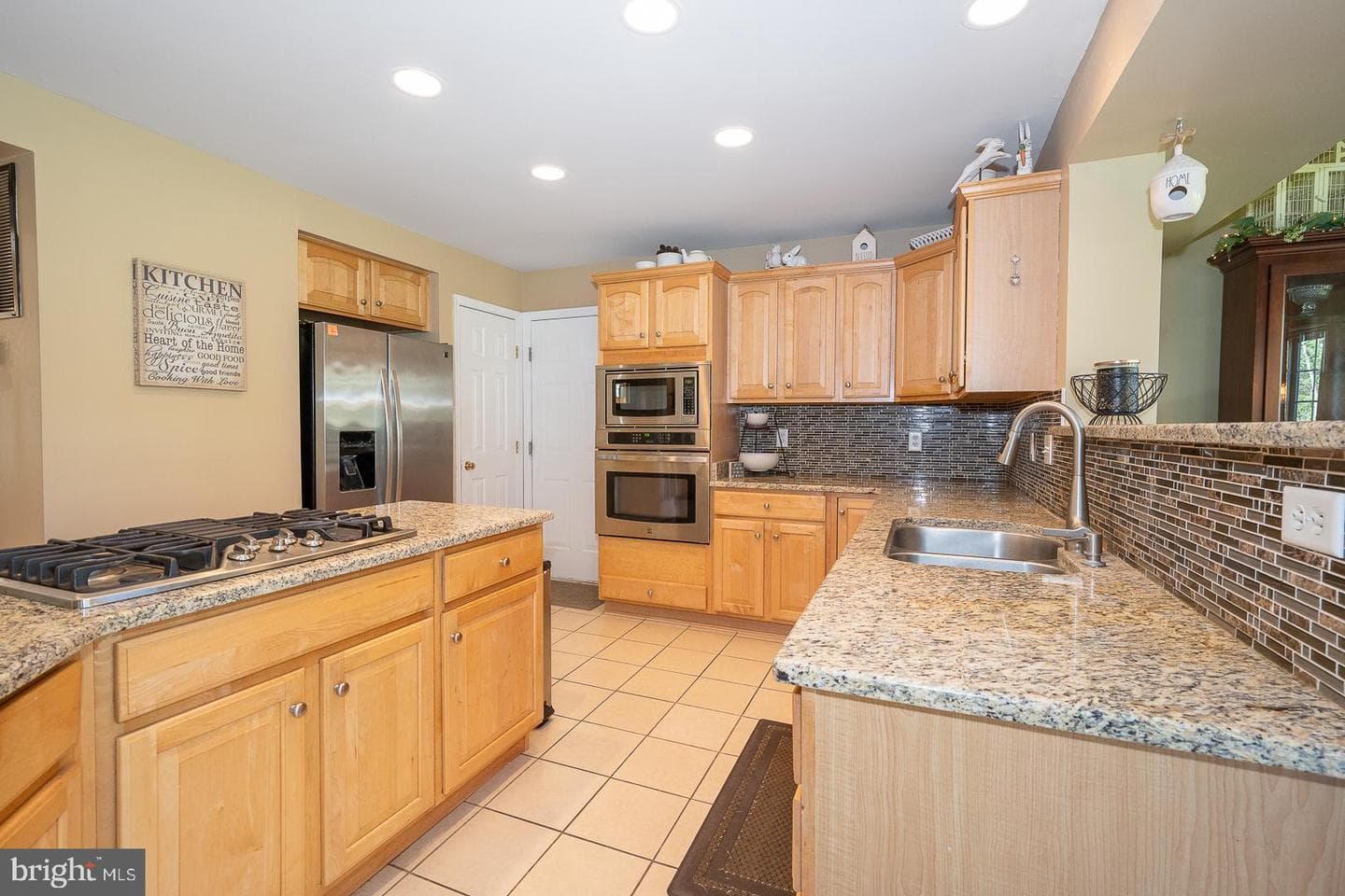 903 Maplewood Drive photo 17