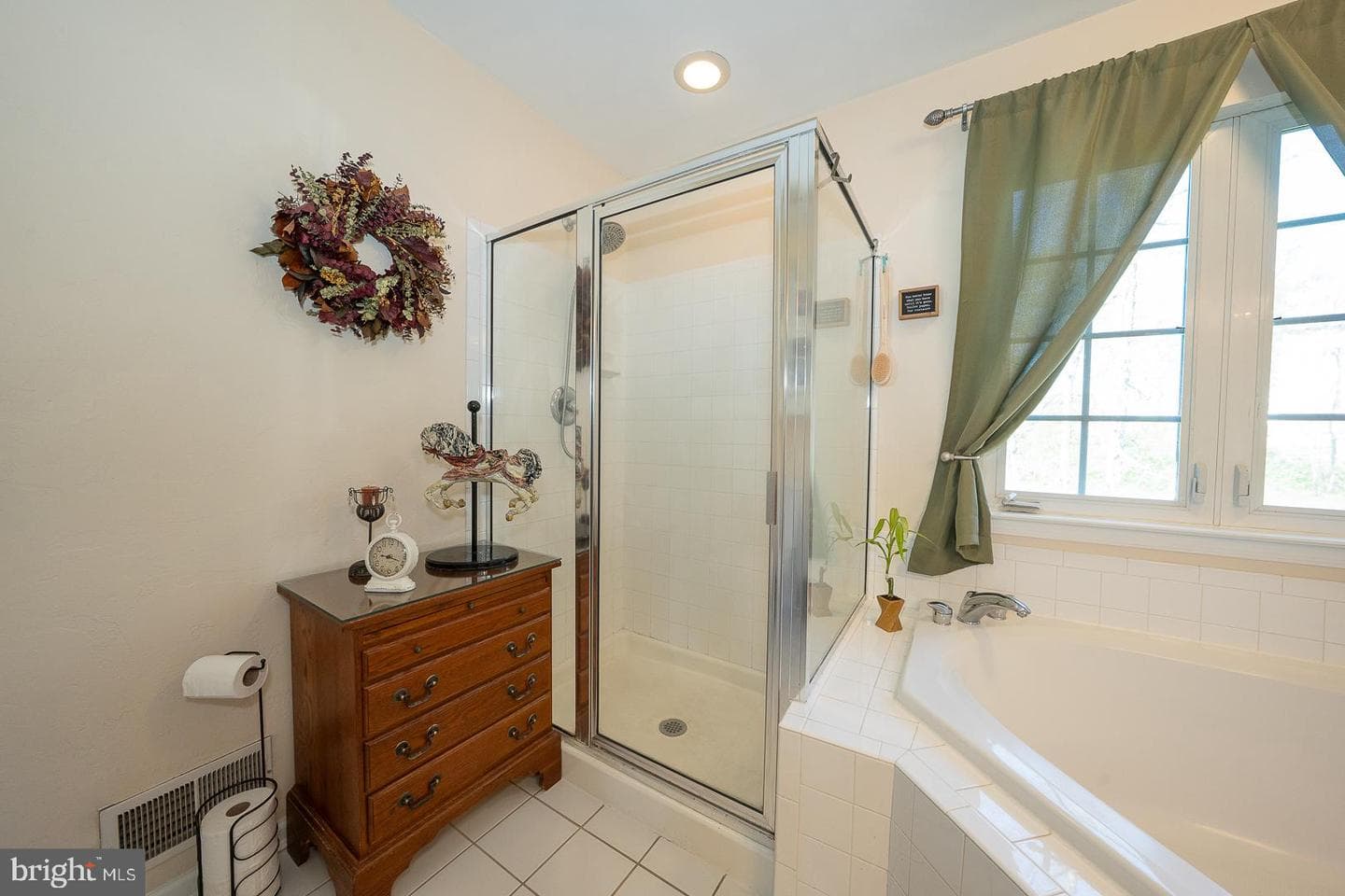 903 Maplewood Drive photo 24