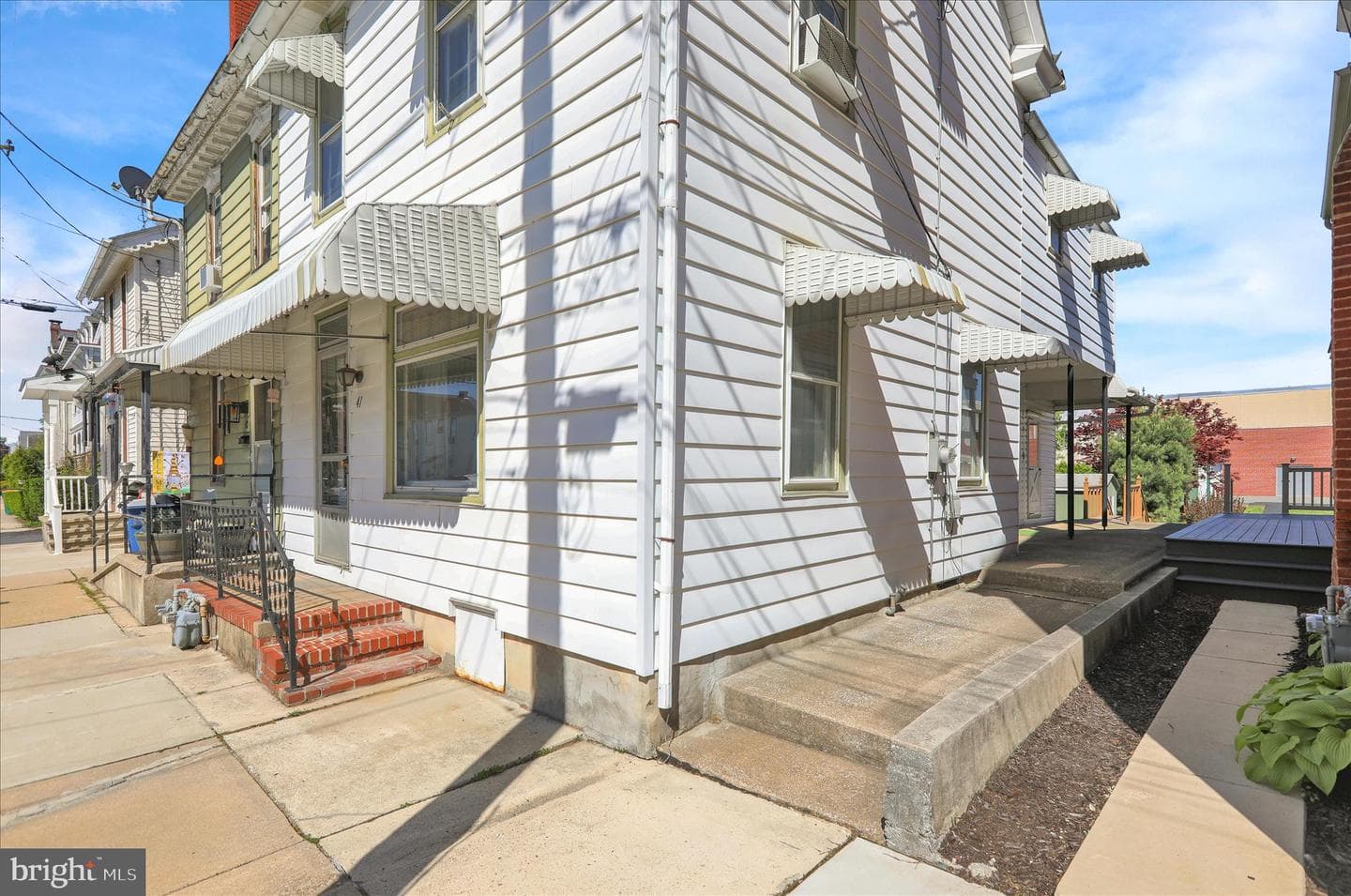 41 W Washington Street photo 2