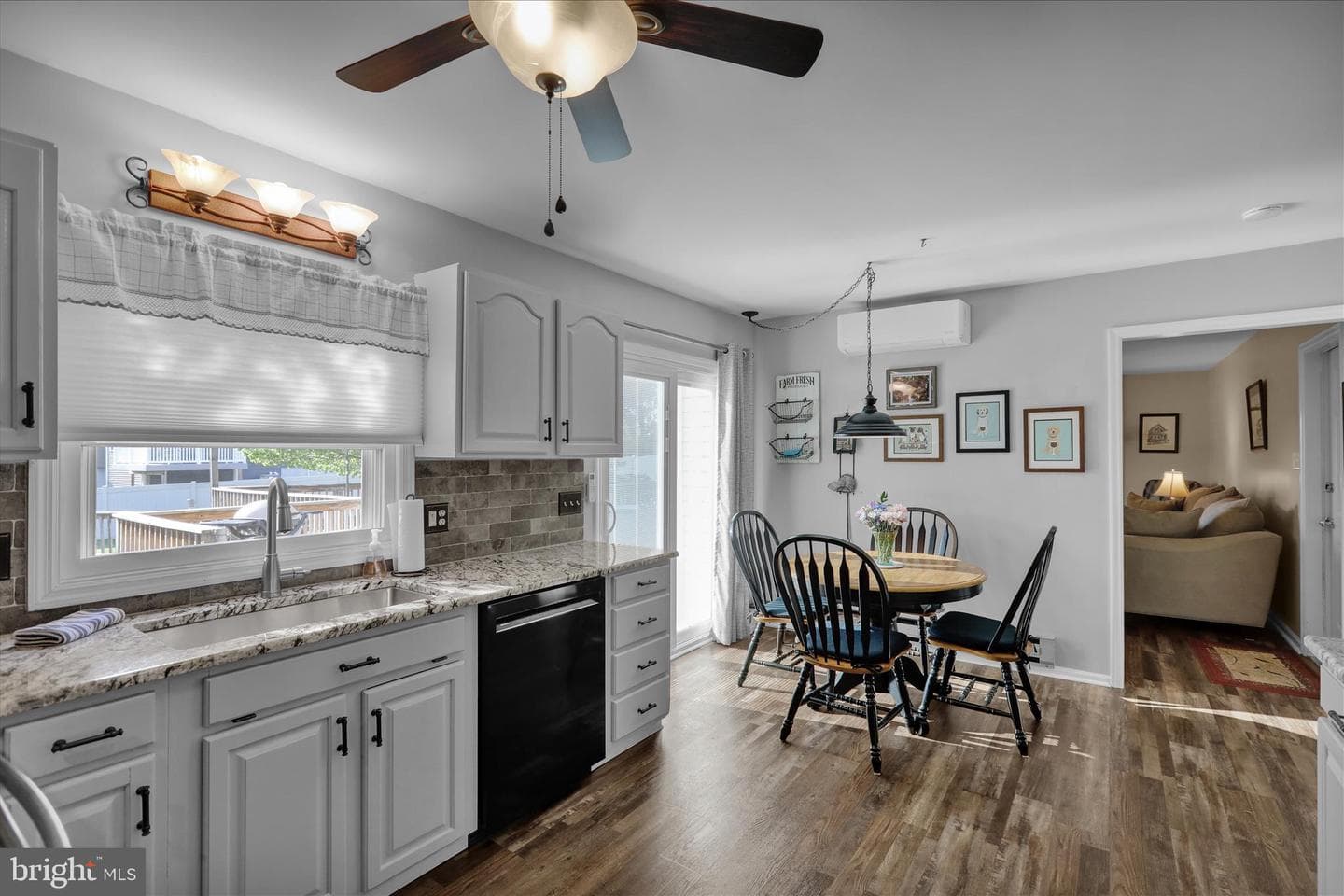 402 Columbus Street photo 11