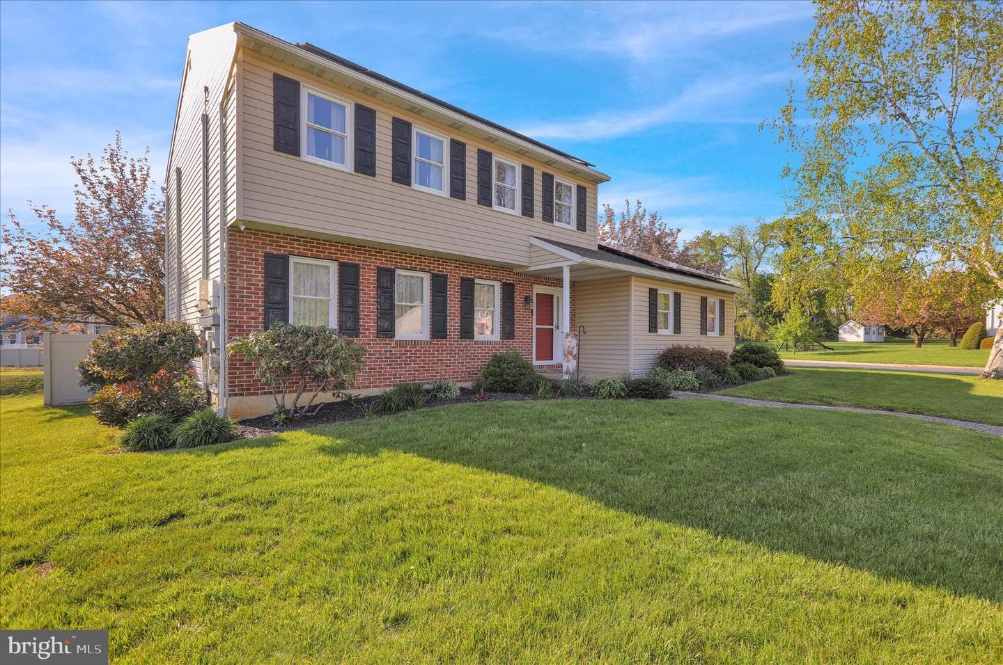 402 Columbus Street photo 4