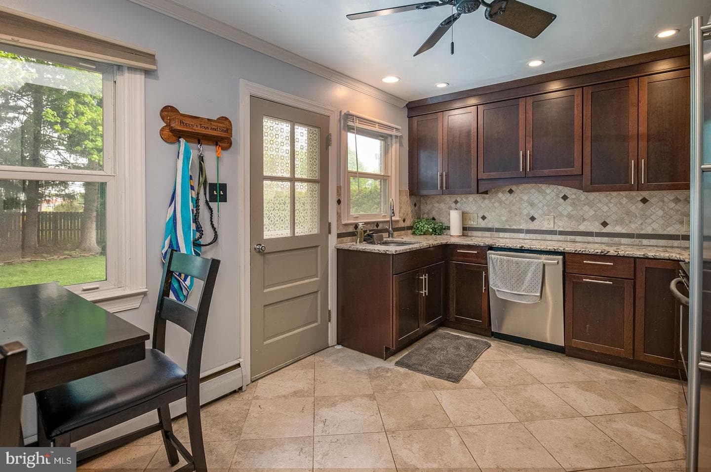 136 Bradley Avenue photo 9