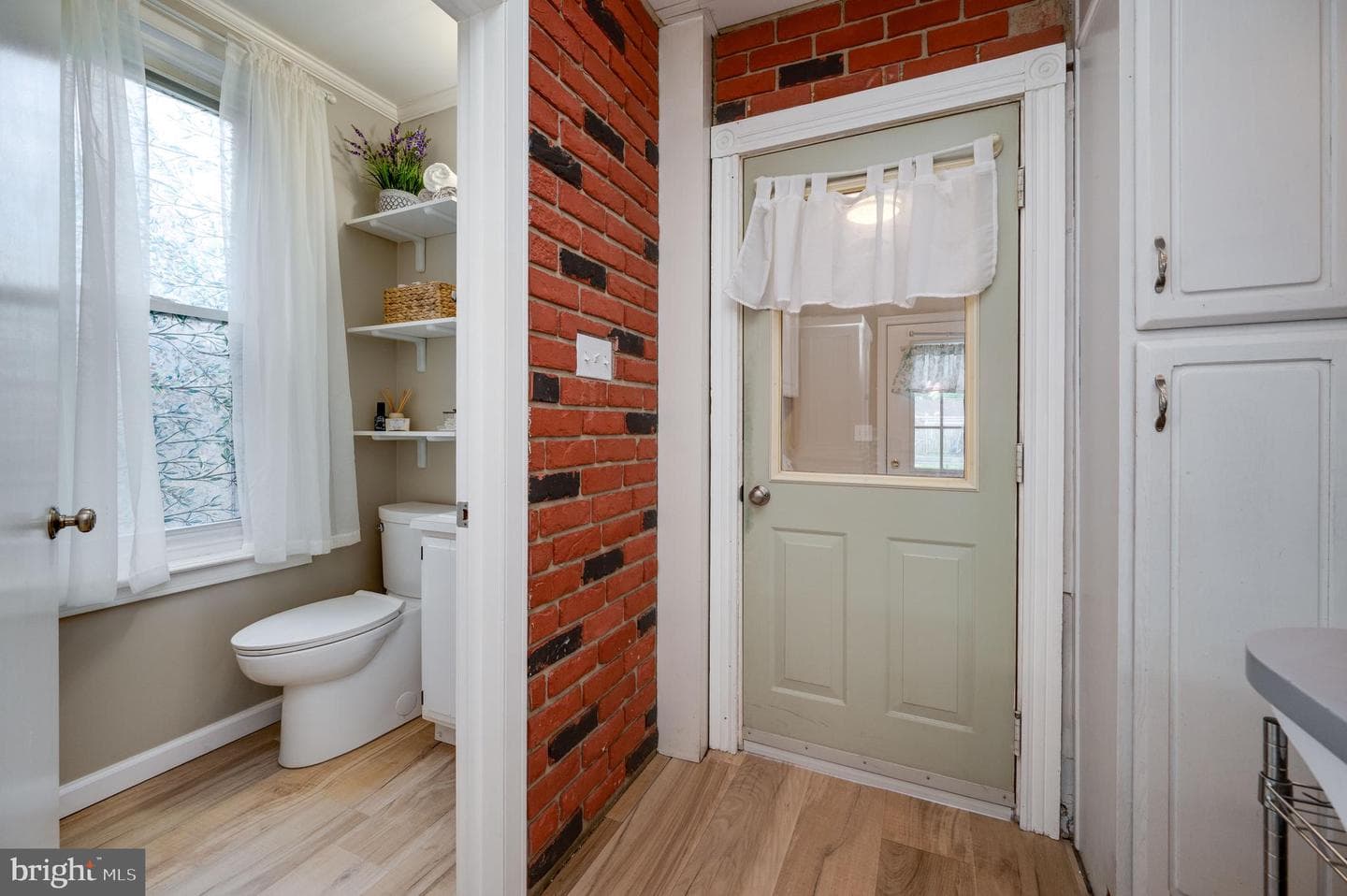 16 E Washington Street photo 21