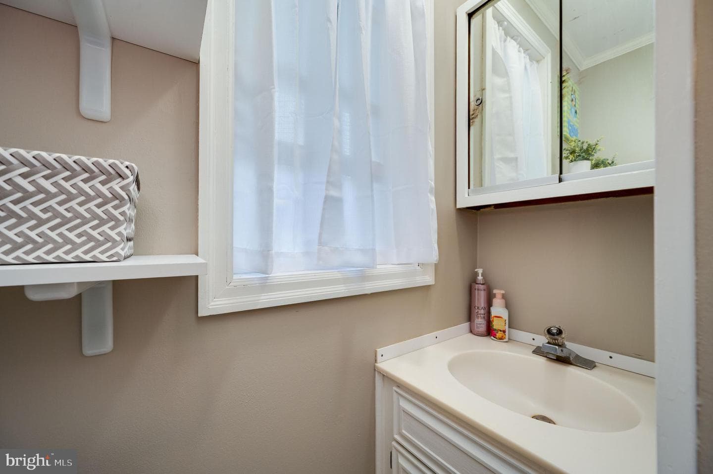16 E Washington Street photo 32