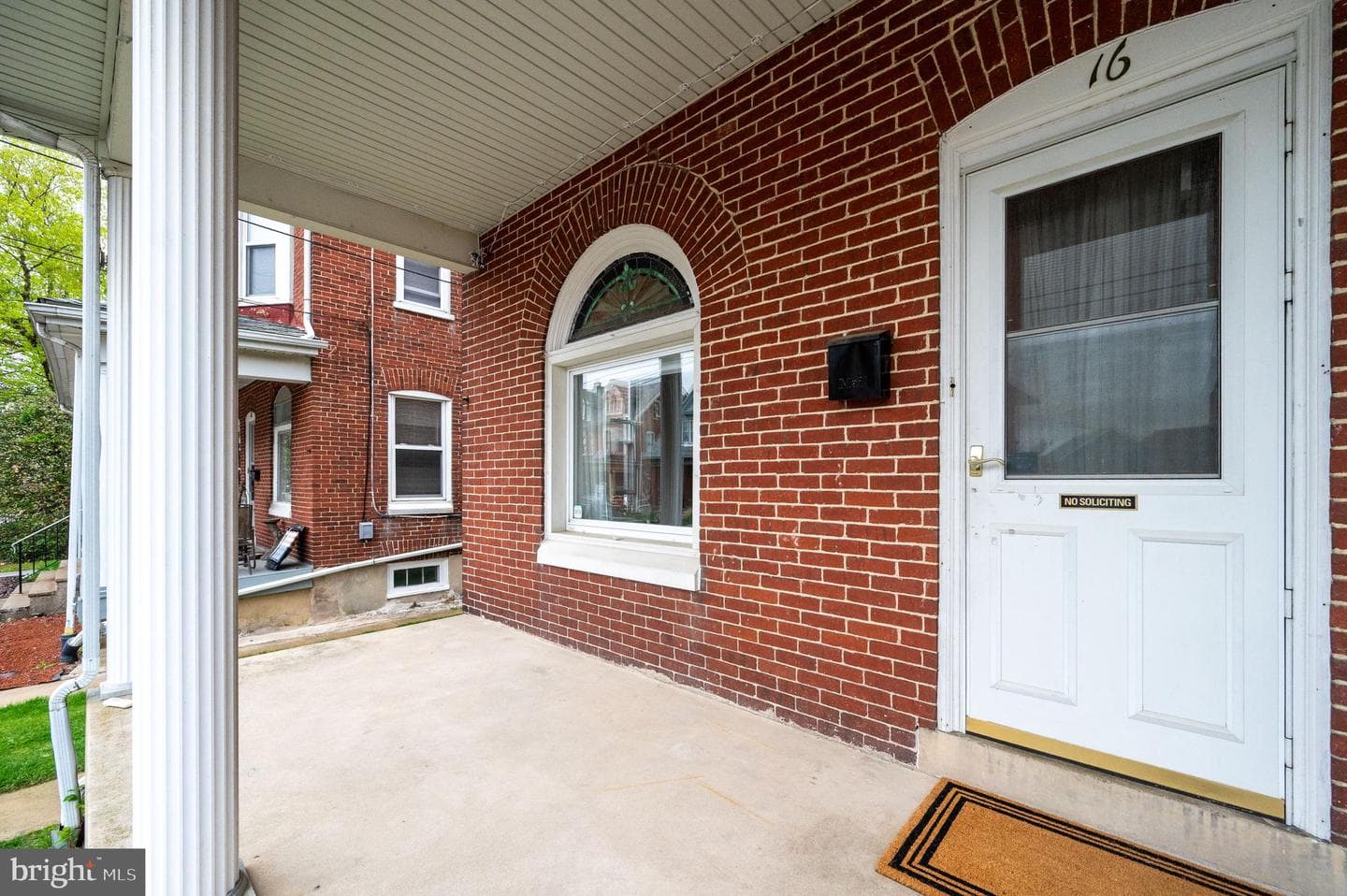 16 E Washington Street photo 4