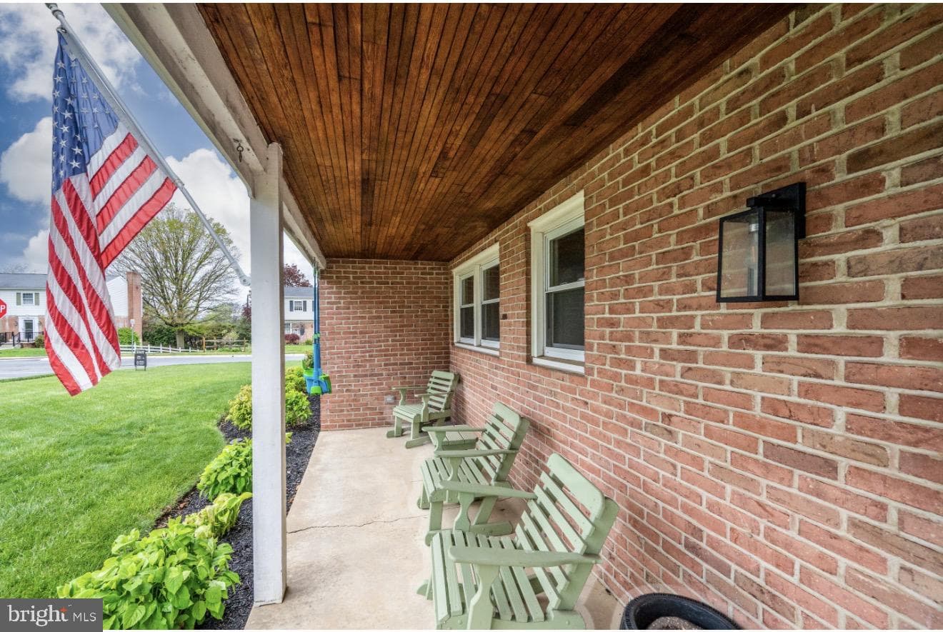 1519 Durwood Drive photo 2
