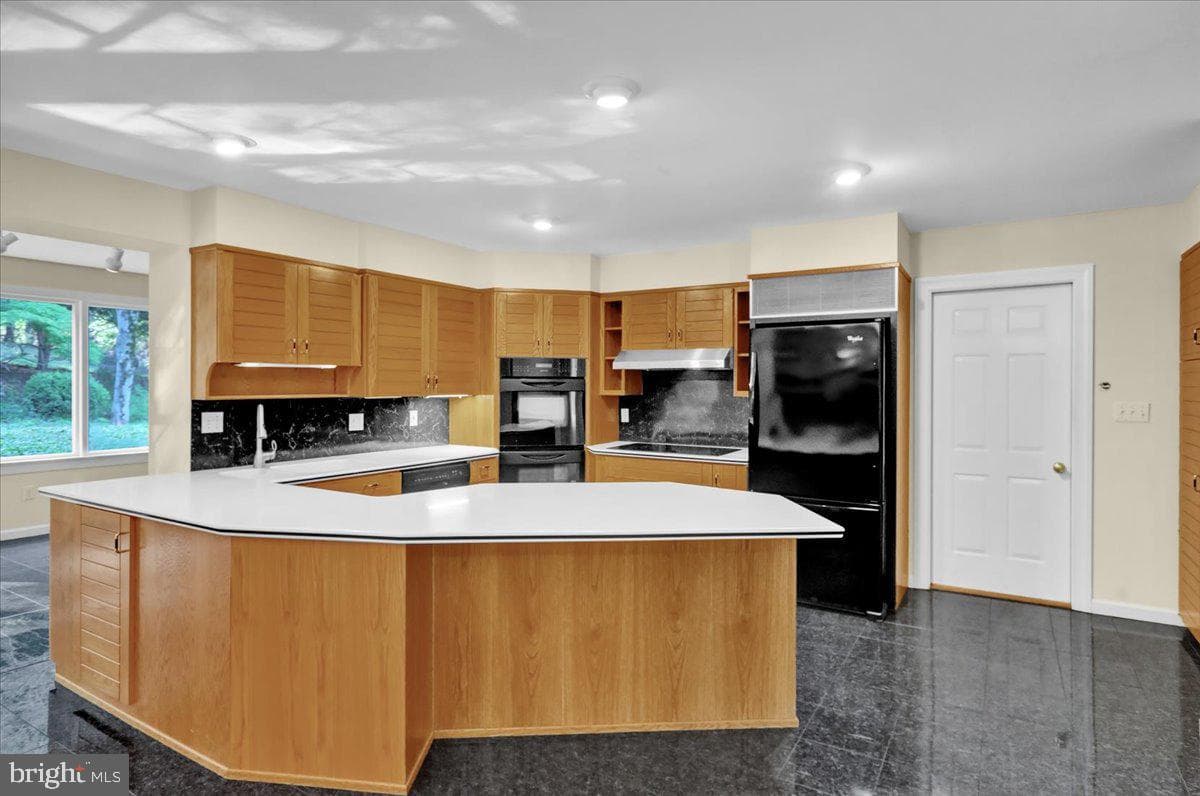 34 Hessian Boulevard photo 29