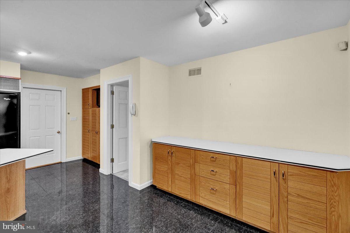 34 Hessian Boulevard photo 32