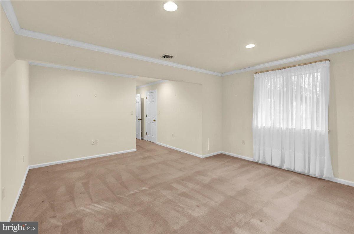 34 Hessian Boulevard photo 53