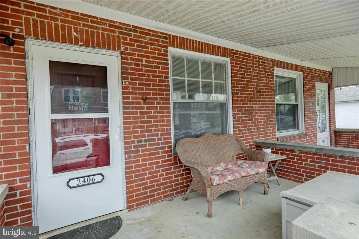 2406 Noble Street photo 3