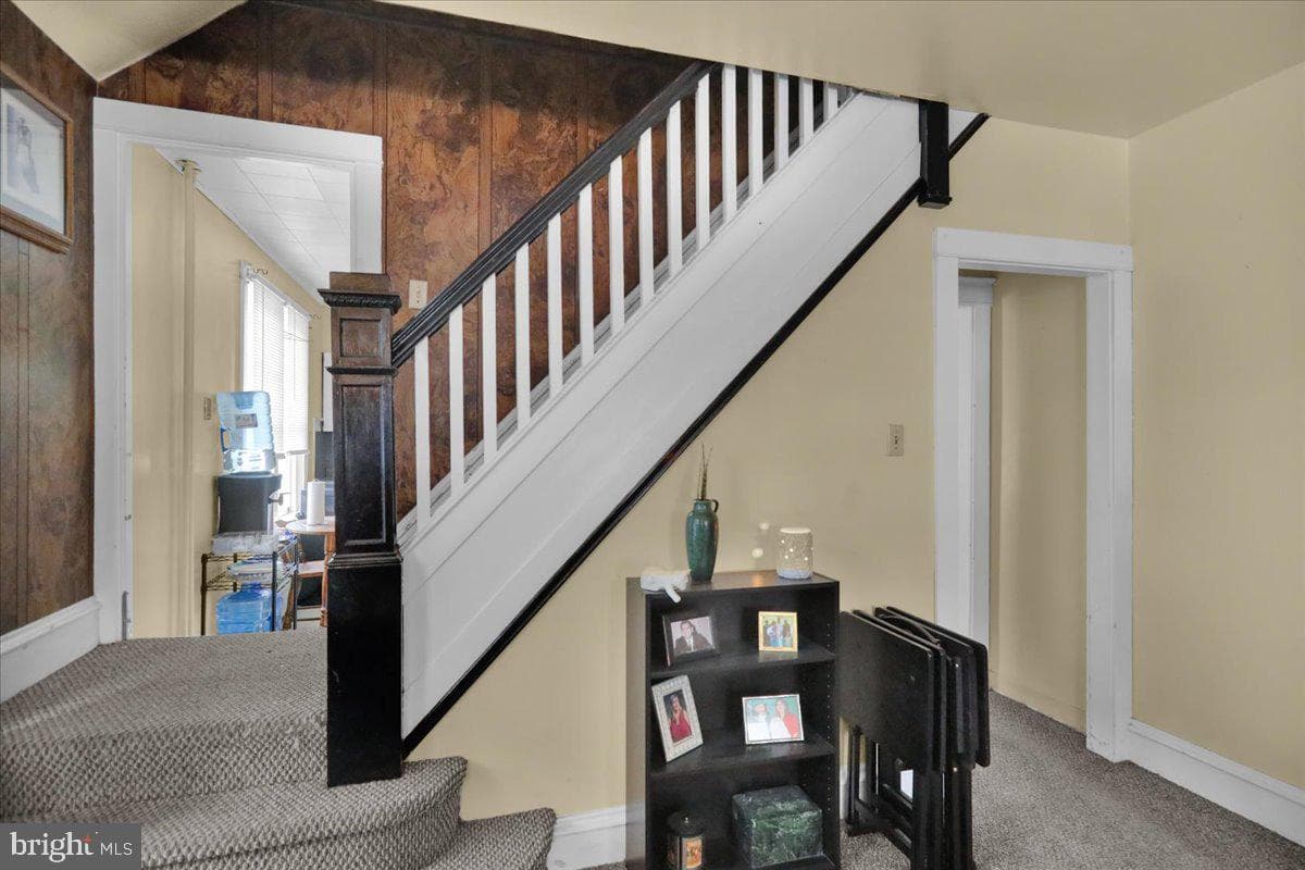 2406 Noble Street photo 6