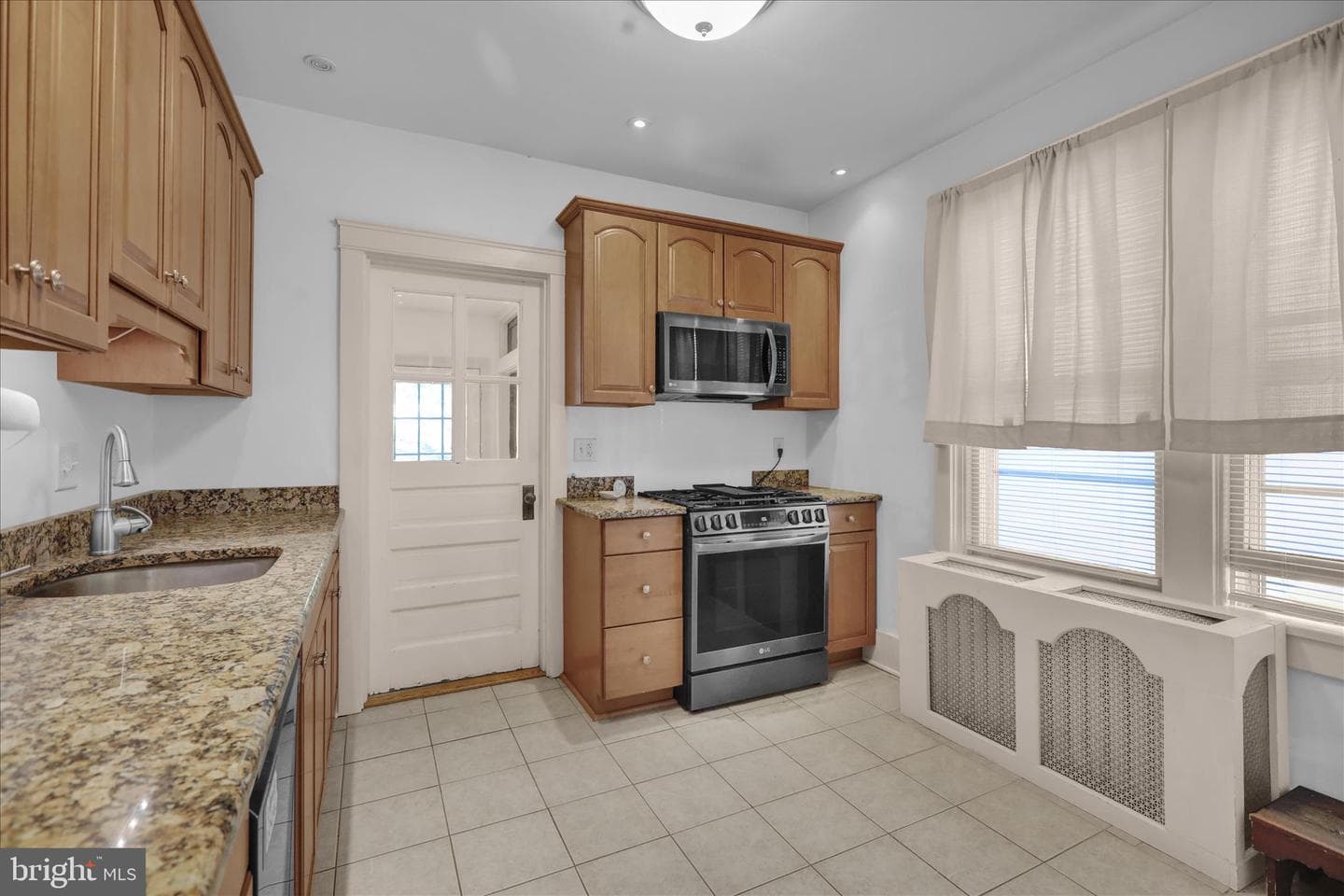 2023 Spring Street photo 14