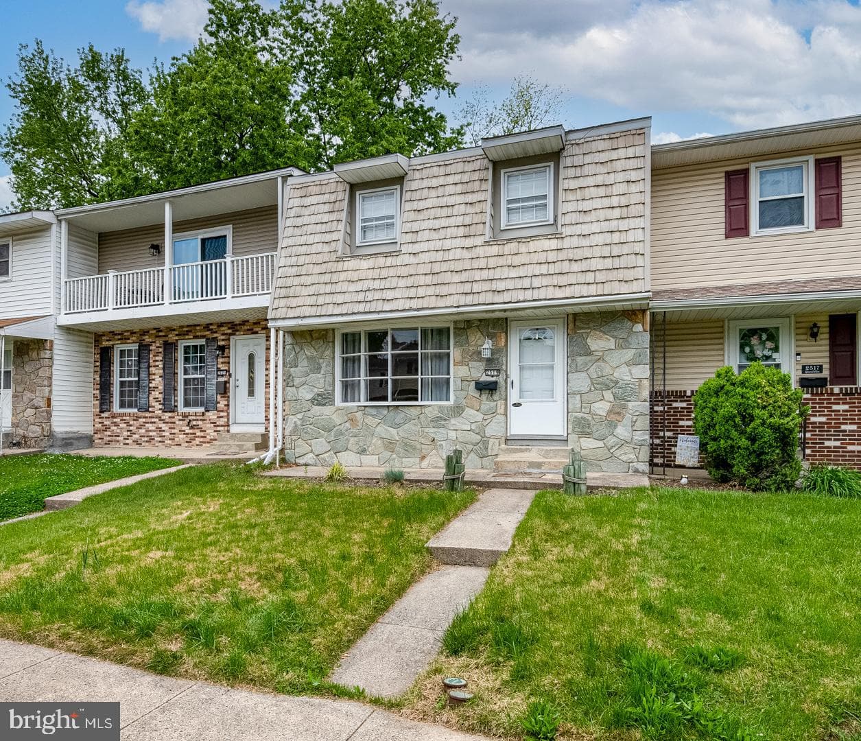 2519 Girard Avenue photo 2