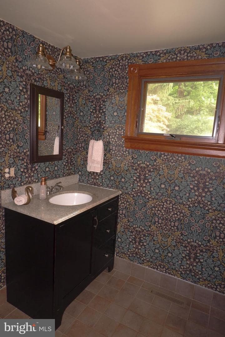 318 N Galen Hall Road photo 28