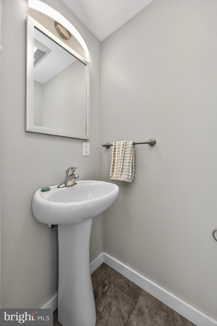 124 S Franklin Street photo 11