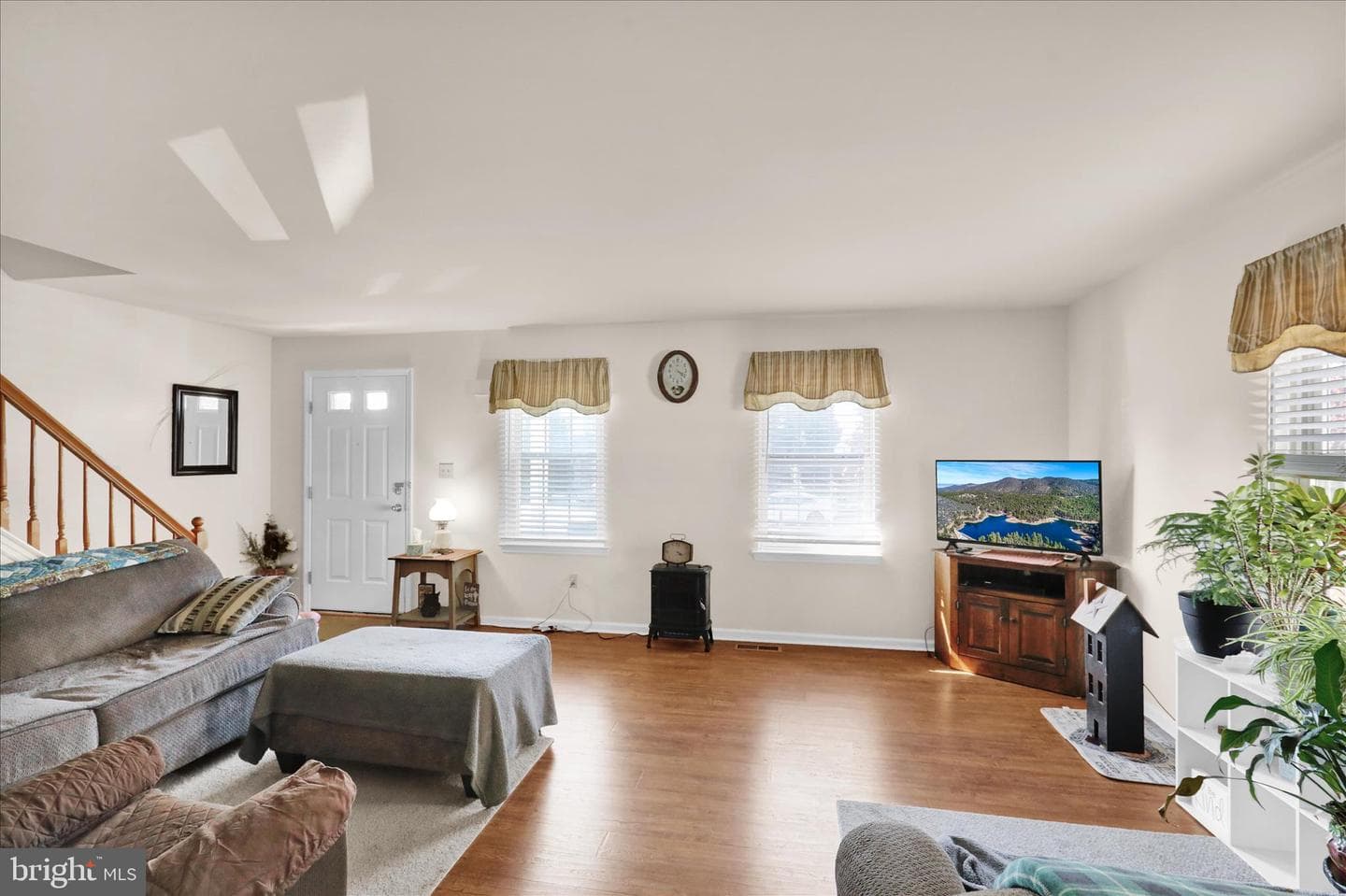 240 Hickory Drive photo 2