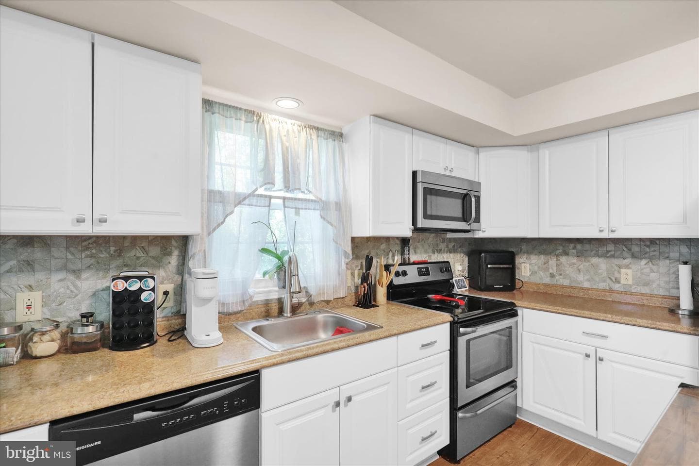 240 Hickory Drive photo 6