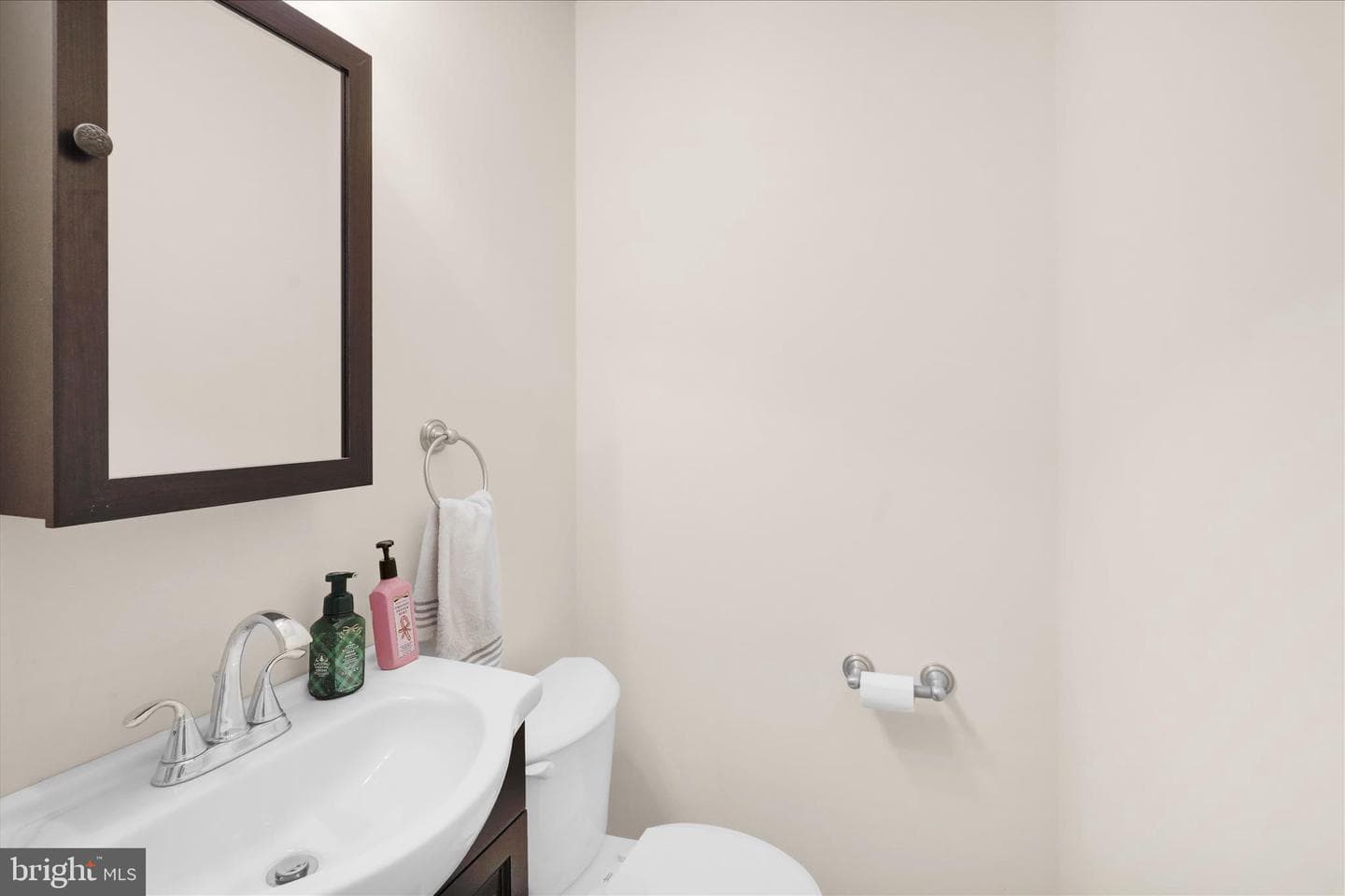 240 Hickory Drive photo 9