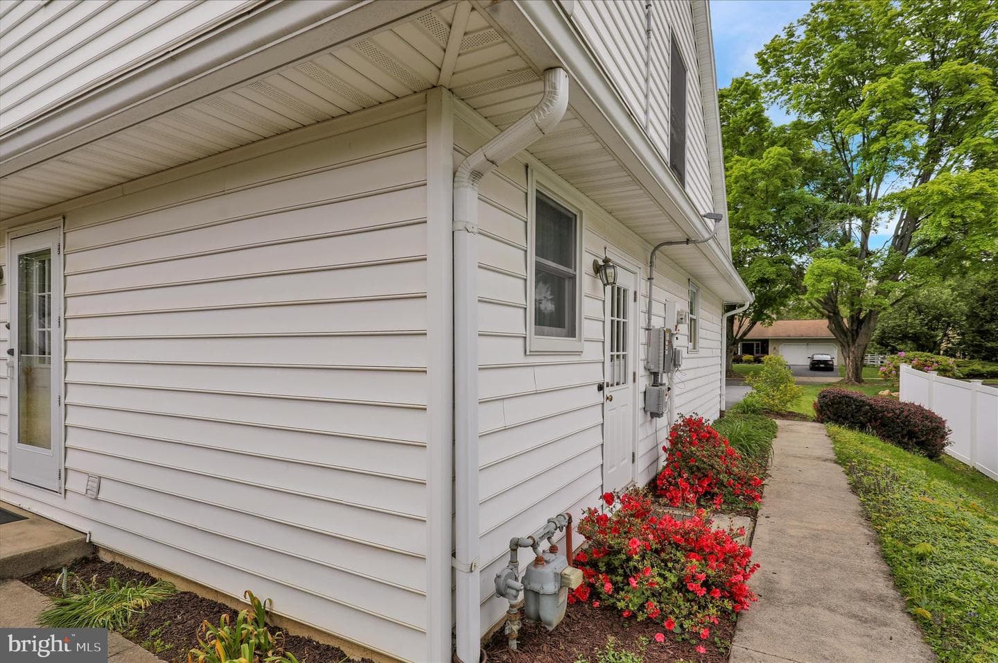1818 Squire Court photo 35