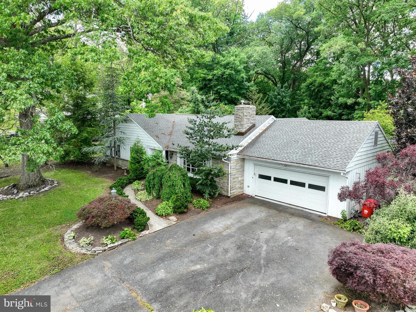 150 Hillcrest Road photo 2