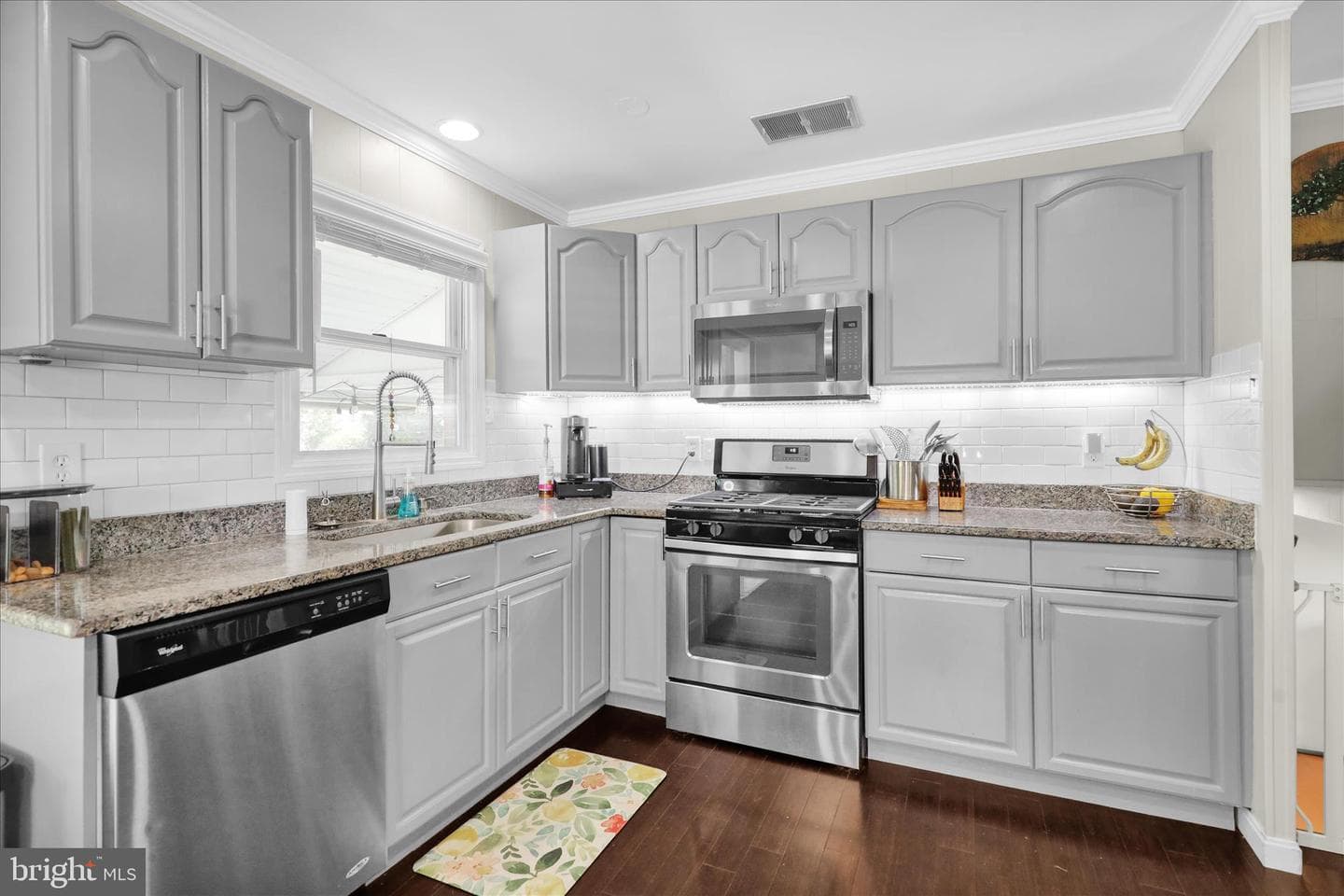 108 Center Lane photo 3