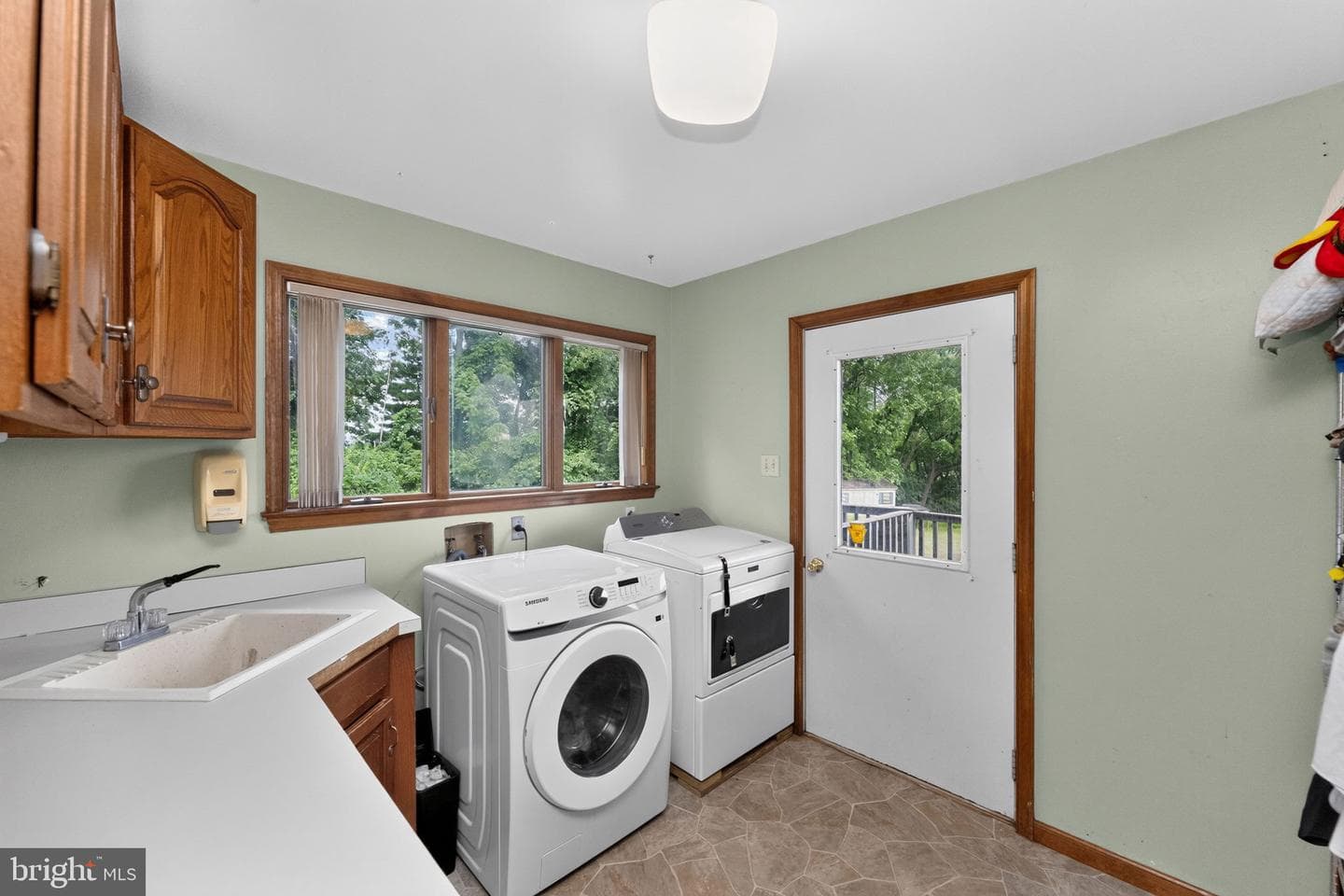 10 Shade Road photo 13