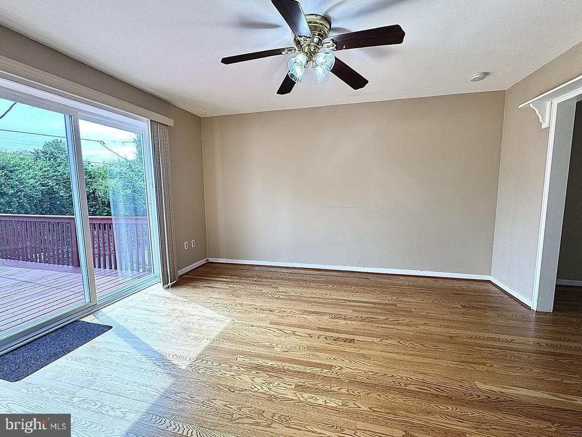 323 Linden Lane photo 10