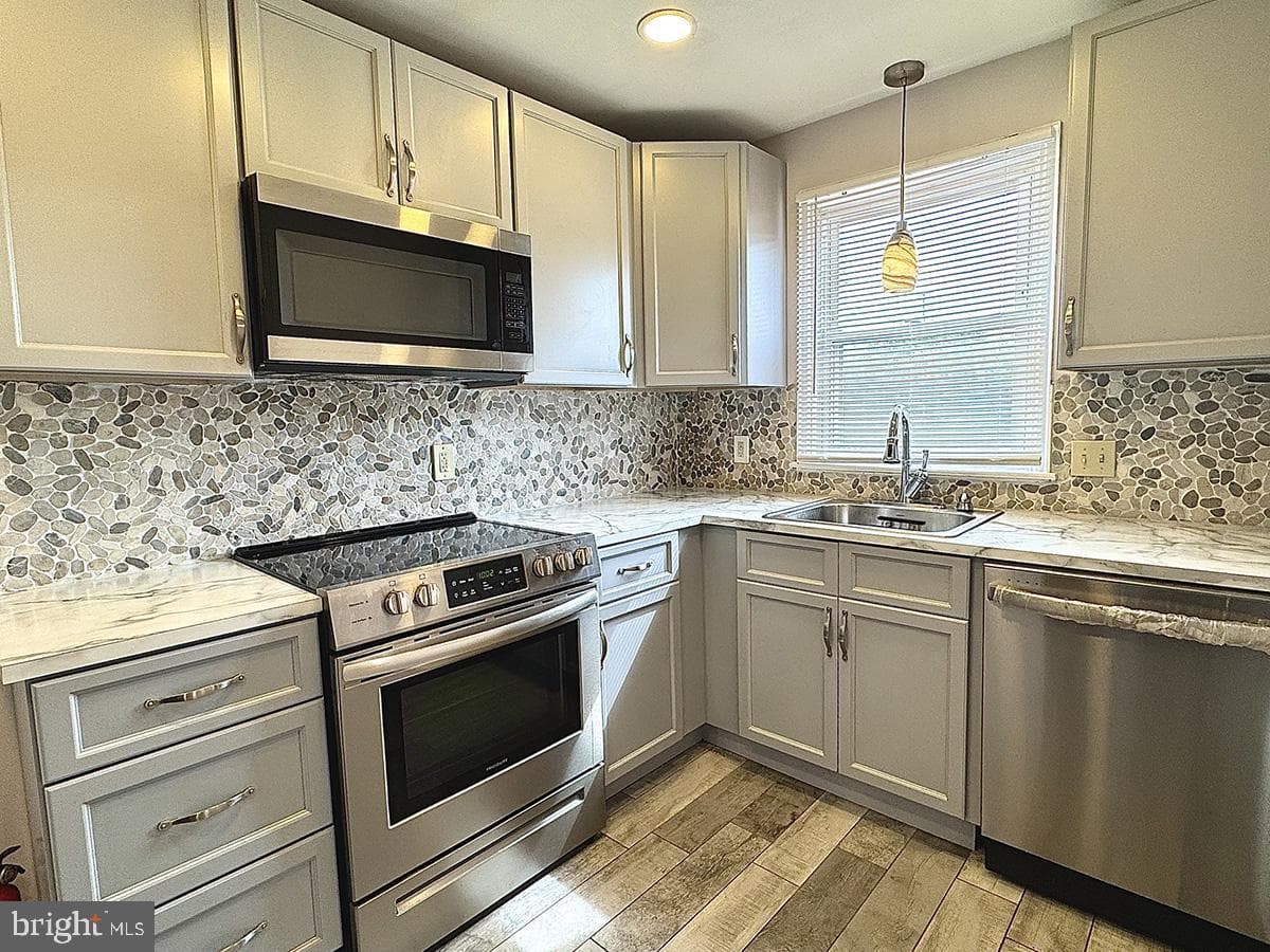 323 Linden Lane photo 13