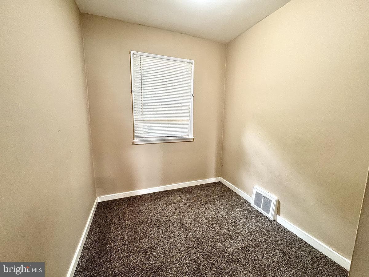 323 Linden Lane photo 24
