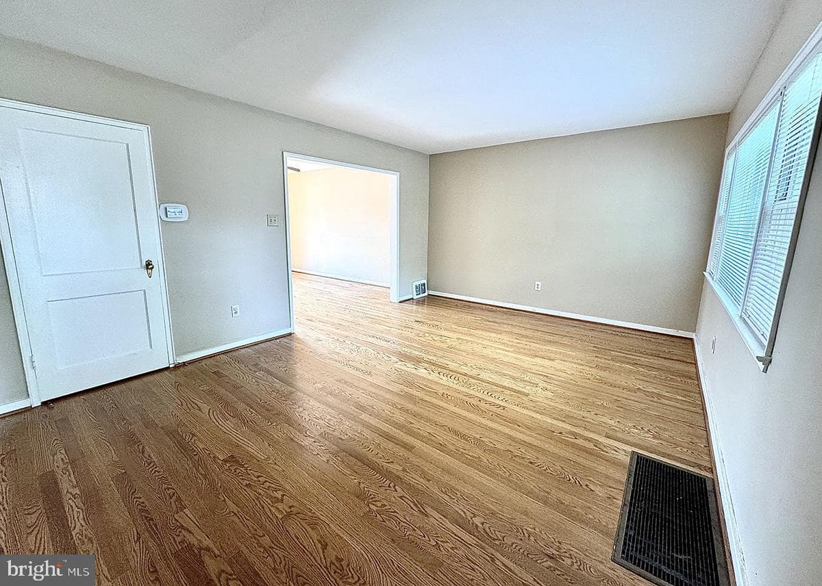 323 Linden Lane photo 7