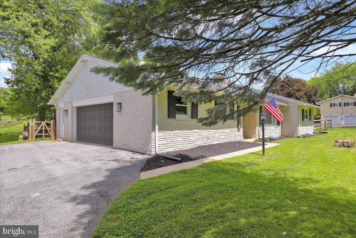 325 Faust Road photo 4