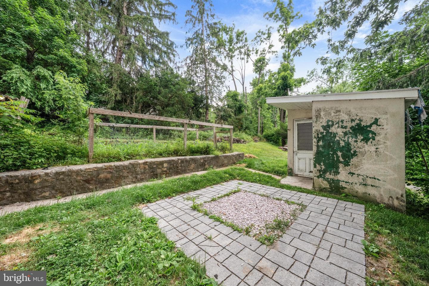 108 Poplar Road photo 38
