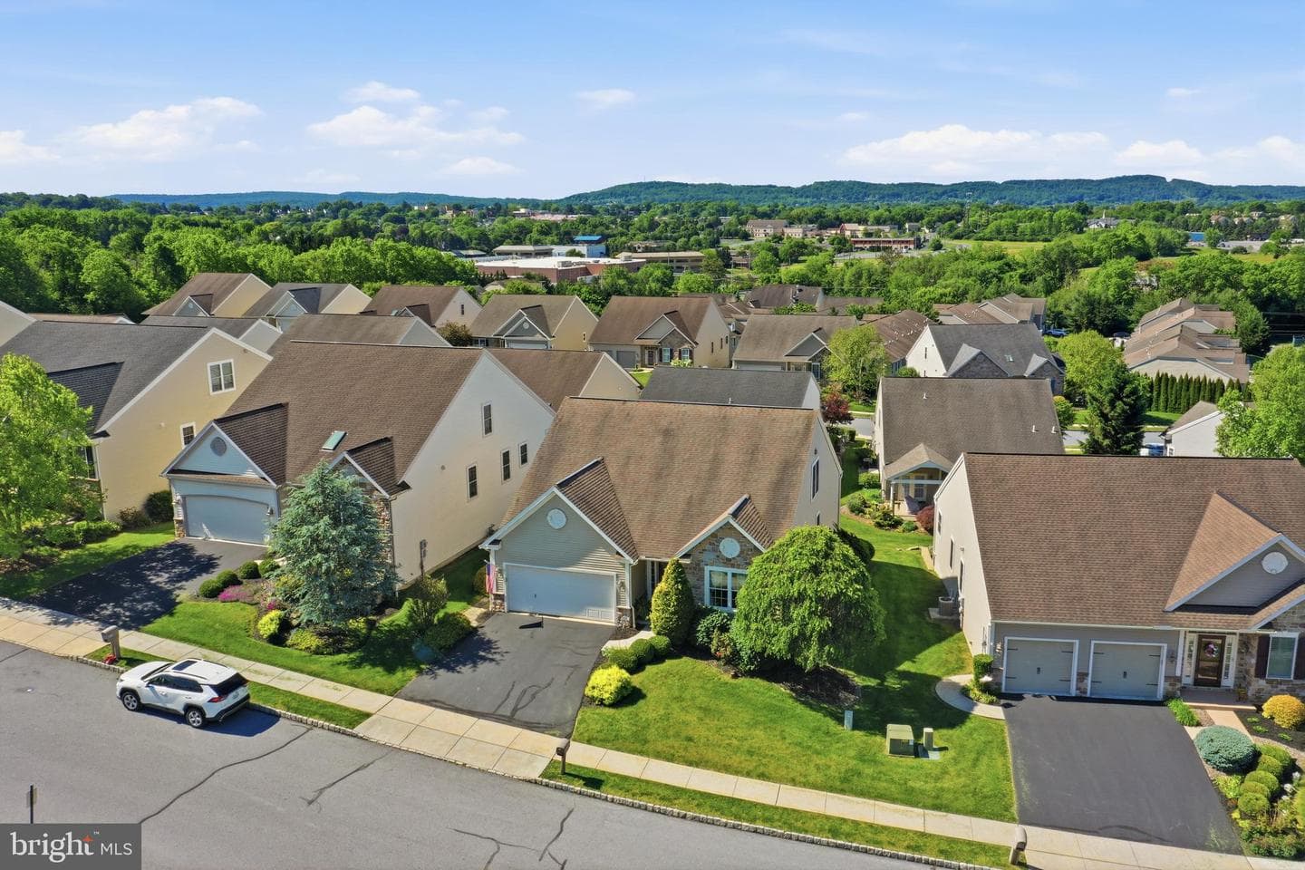 412 Westbury Drive photo 32