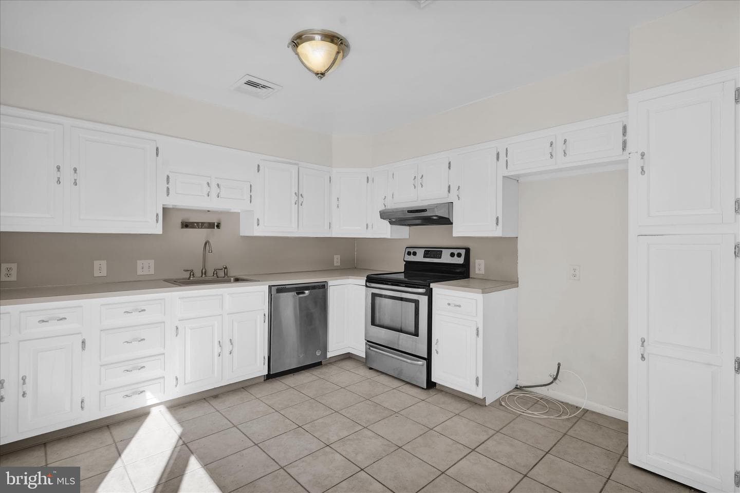 97 Wellington Boulevard photo 10