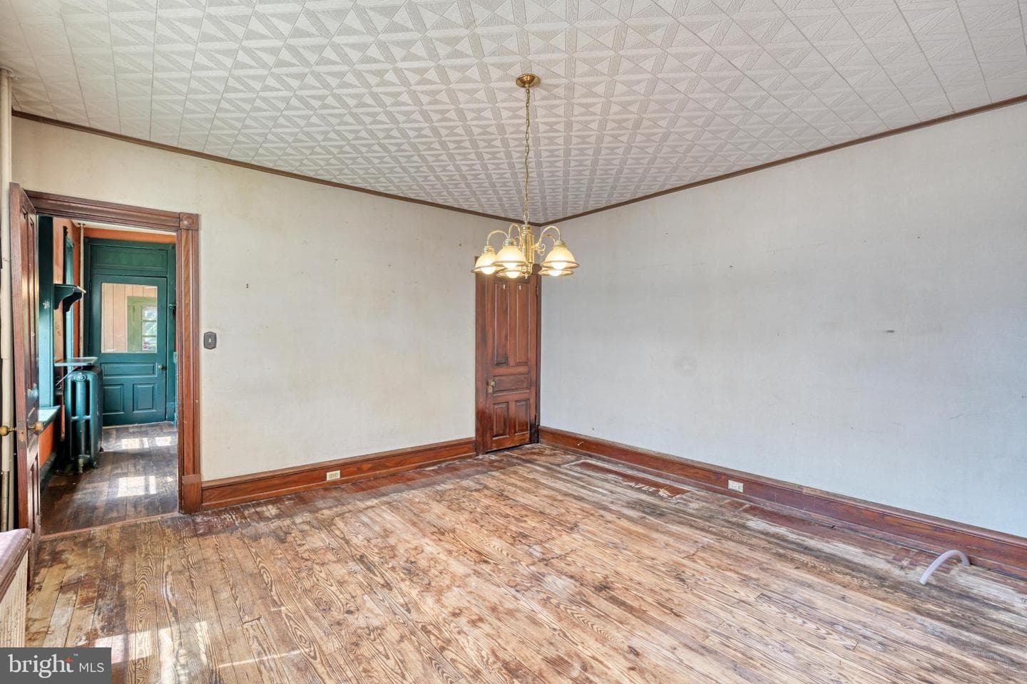 228 W Douglass Street photo 12