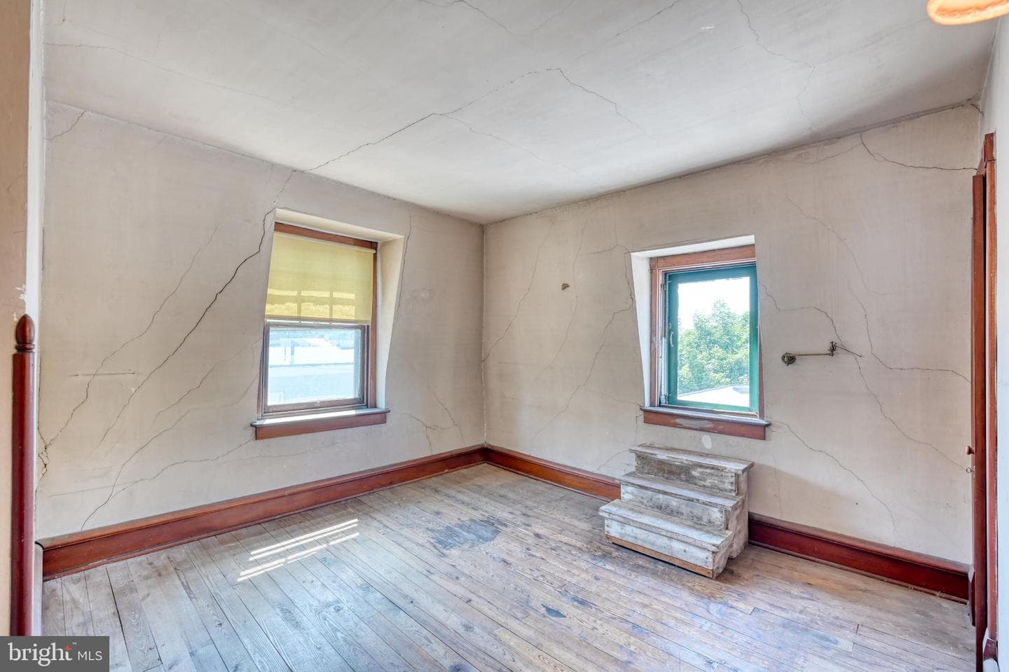 228 W Douglass Street photo 28