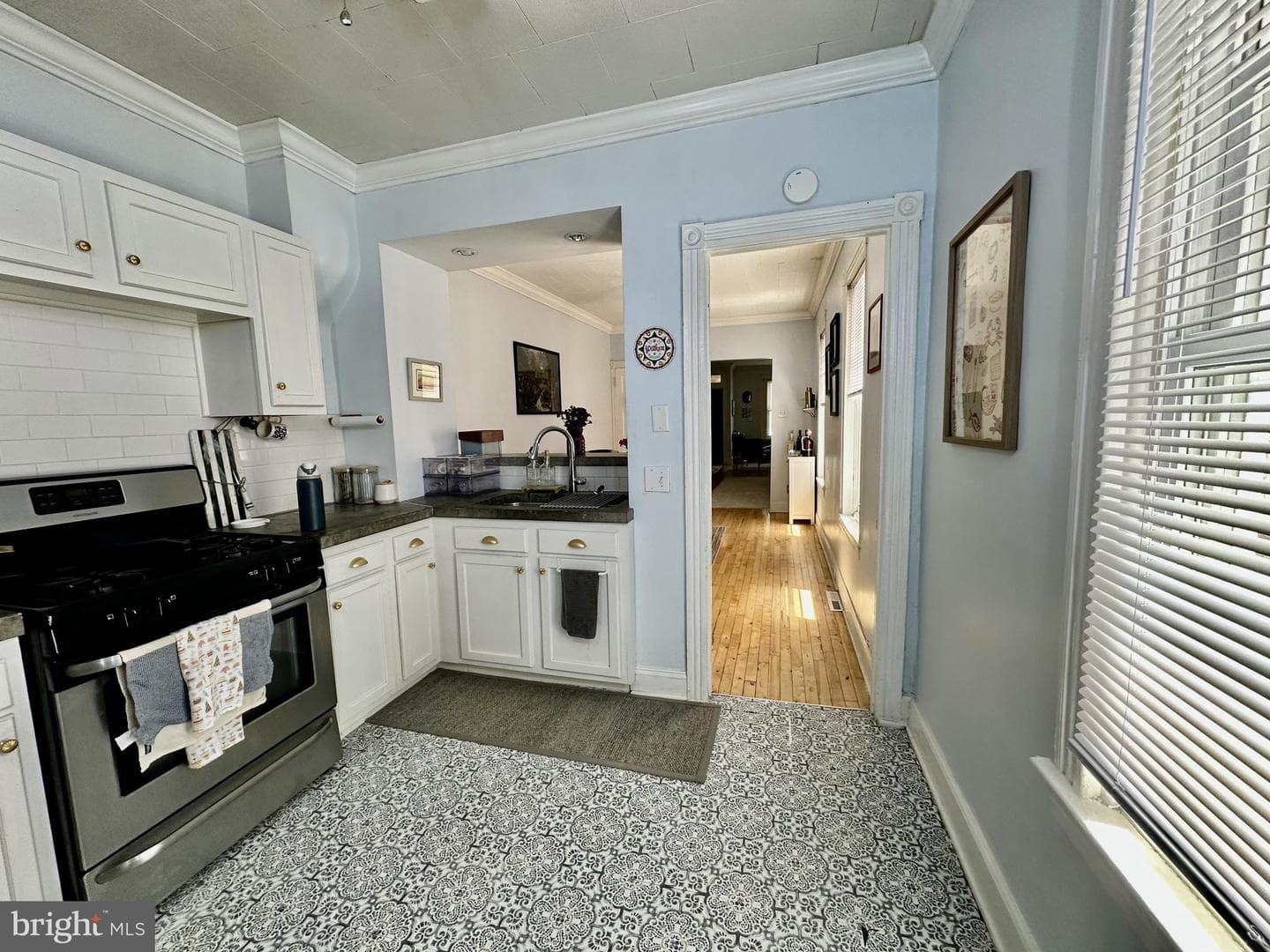 106 S 6th Avenue photo 10