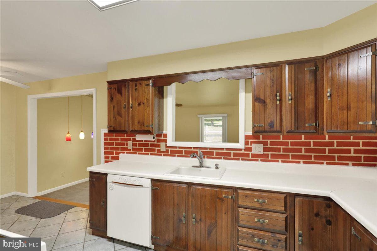 702 Frederick Street photo 4