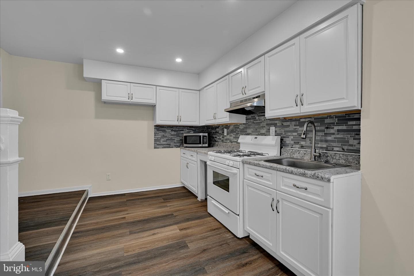 2114 Spring photo 14