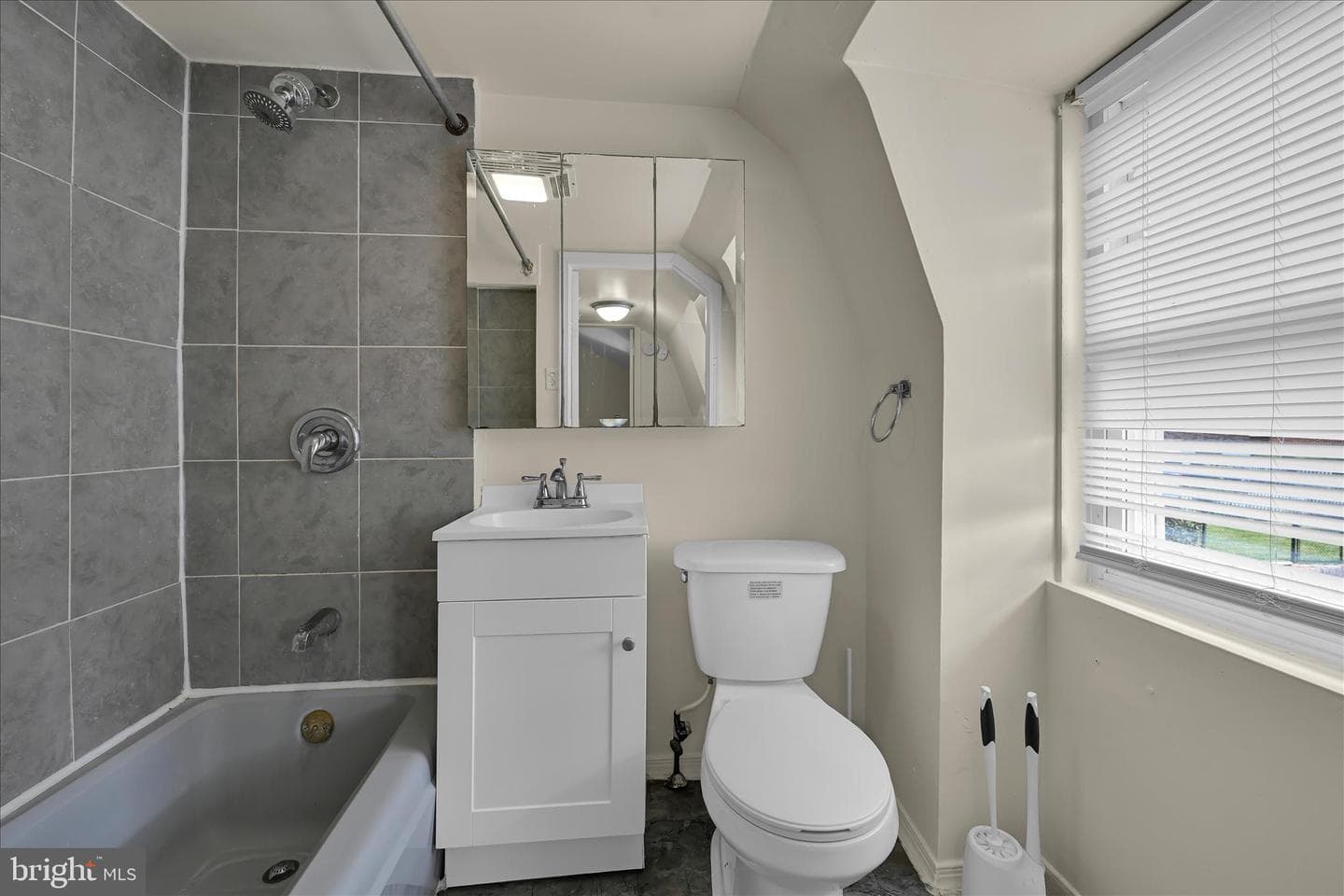 2114 Spring photo 24